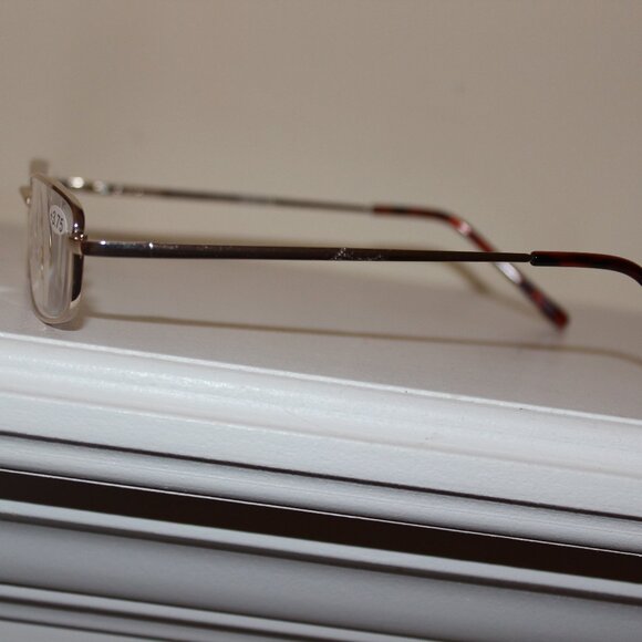 Hilco Reading Glasses +3.75 (VR106) - Picture 2 of 5